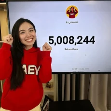 Siow Wei clebrating 5 million subscribers