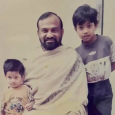 Ishraque Hossain childhood picture with his father and yonger brother