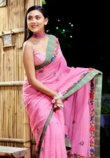 Idhika Paul photo in pink Saree