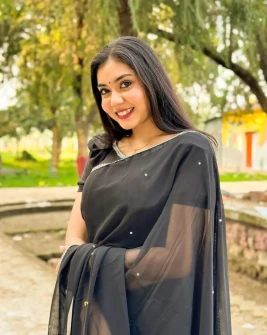 Actress Noureen Afrose picture in Black saree