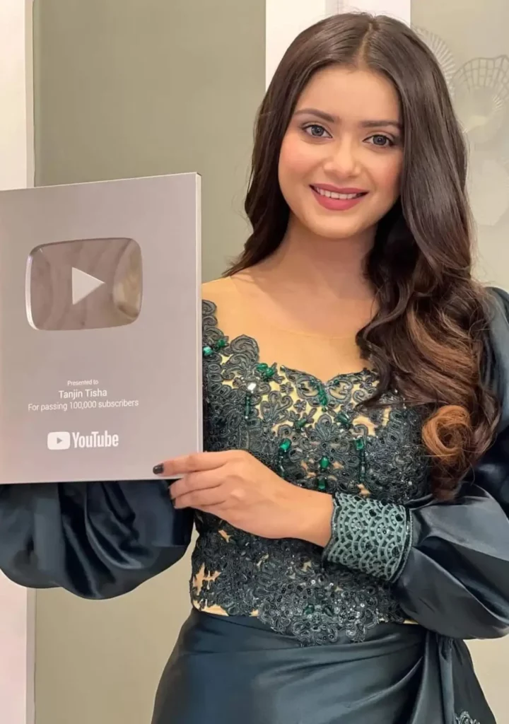 Tanjin Tisha with youtube awards or play button