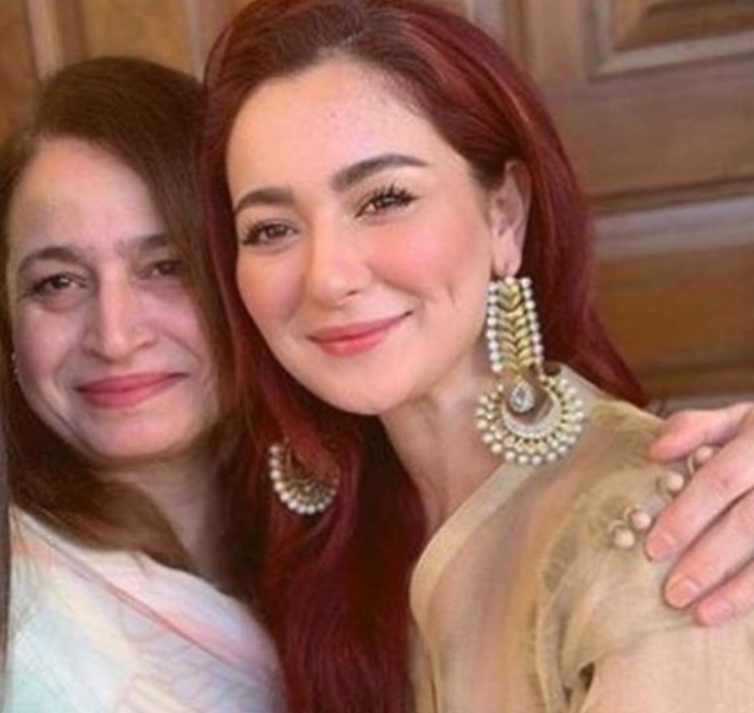 Hania Aamir mother