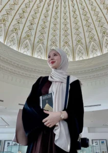 Ayana Jihye Moon visit The Museum of Islamic Art